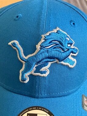 NFL Detroit Lions hat is a New Era 9FORTY Adjustable Hat in "Honolulu Blue NEW